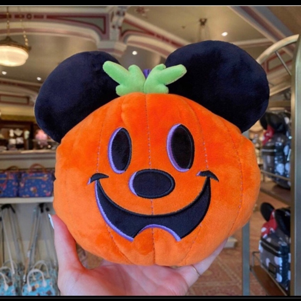 NWT Harvey’s Mickey pumpkin Halloween bag